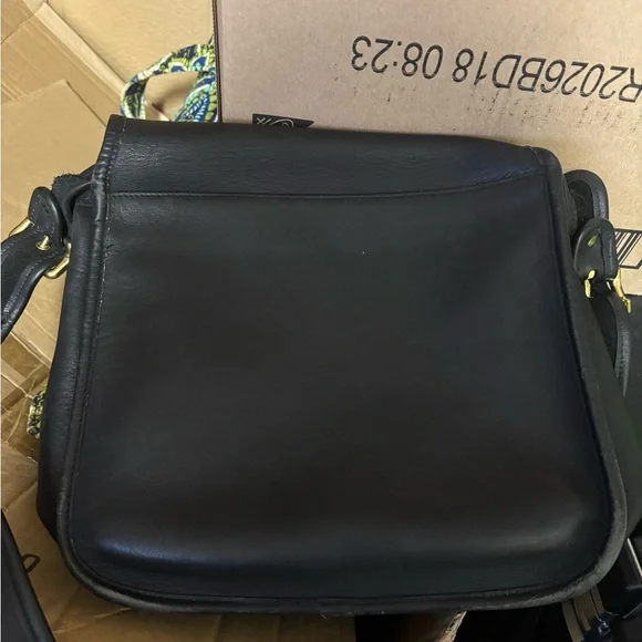Coach stewardess Black Leather Shoulder Bag with Gold Accents - Picture 5 of 15